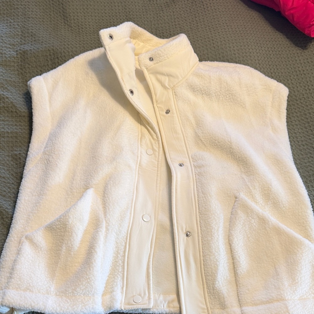 Women's Cream Sherpa Snap-Front Vest